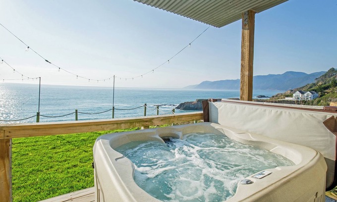 Shelter Cove Condominio | Magnificent Oceanview! by OceanviewHotTubs Tesla Charging Shelter Cove, CA