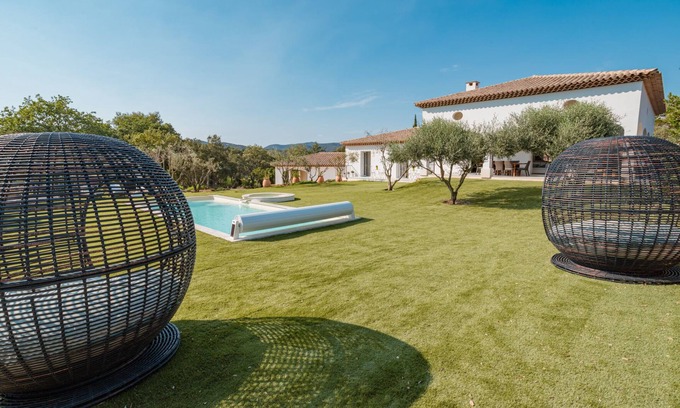 Bormes-Les-Mimosas Villa | Magnificent hillside villa with swimming pool