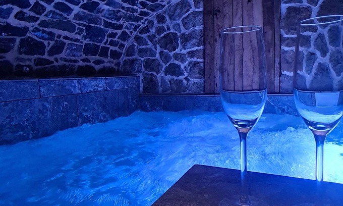 Dompierre-sur-Helpe Casa | Magnificent farmhouse with hot tub in vaulted cellar