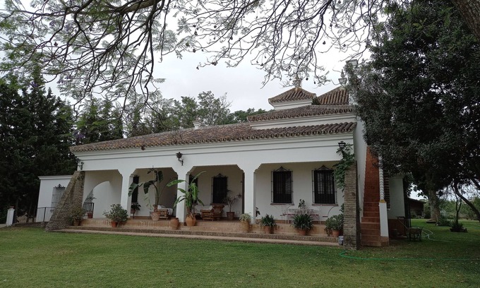 Hinojos Chalet De Esquí | Magnífica vivienda en Doñana a 30 m de Sevilla