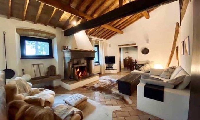 Citta di Castello Casa | Magnificent Farmhouse with Pool on the borders of Tuscany