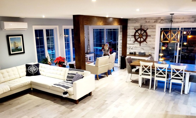 Deauville Casa | Magnificent large house 5 minutes from Magog