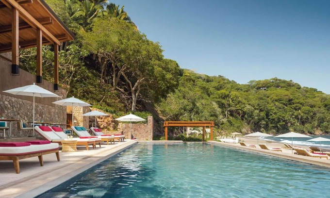 Lo de Marcos Casa | Magnificent Living in Elegance! Beachfront, Pets Allowed, Free Breakfast!
