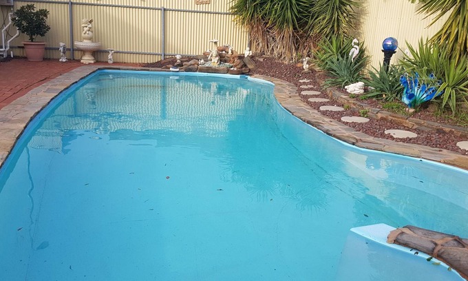 Camden Park Casa | Magnífica casa de piscina moderna de mediados de siglo entre CBD / Glenelg. Duerme 20