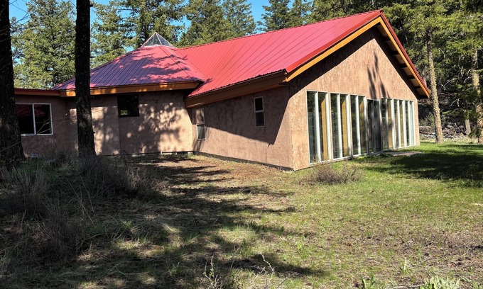 Malaga Casa | Magnificent Mountain Retreat. Hundreds of secluded acres to roam. Pet friendly