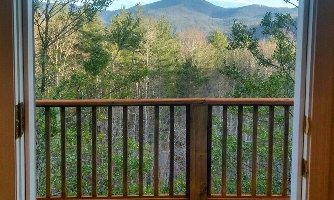 Franklin Casa | Magnificent Mountain View Family Friendly Home w/ Hot Tub Franklin, NC