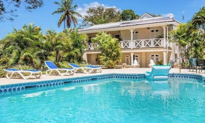 Ivy Casa | Magnificent Plantation house overlooking the sea