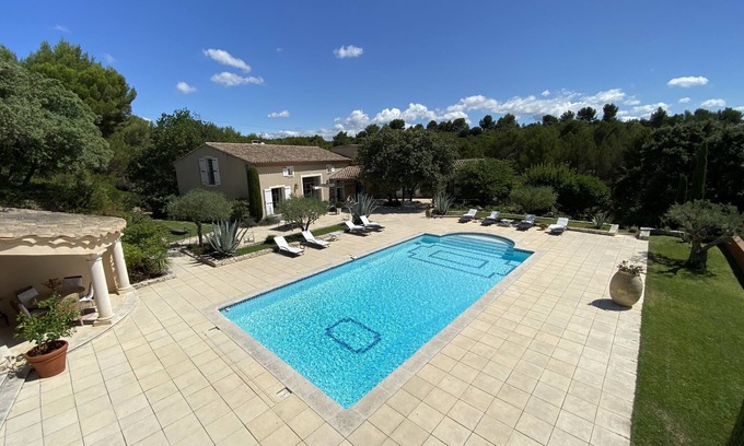 Aurons Villa | Magnífica villa provenzal de 300 m2 con aire acondicionado y una gran piscina orientada al sur.