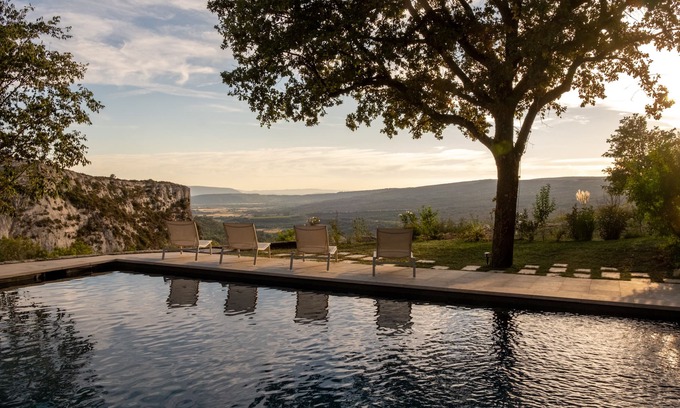 Lioux Casa | Magnificent renovated mas, comfort and exceptional views in the heart of the Luberon