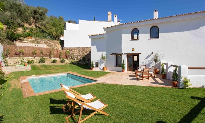 Lecrín Cabaña | Magnífica casa rústica con piscina, jardín y vistas