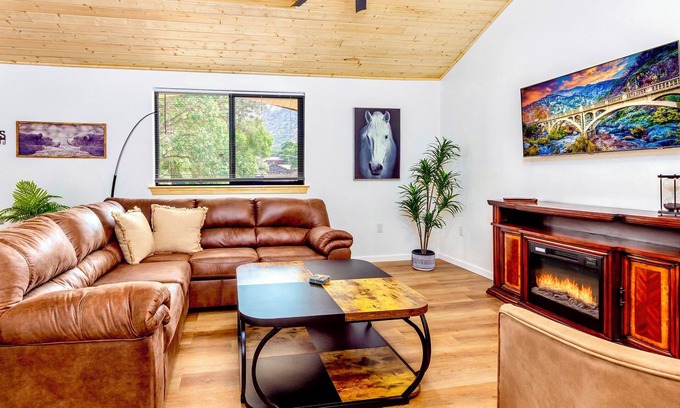 Three Rivers Casa | Magnificent view 2-bedroom house in charming Three Rivers with AC, WiFi