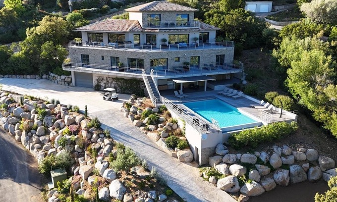Tarcu Villa | Magnificent Villa 400 m from the sea