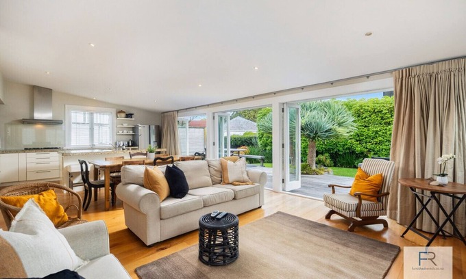 Epsom Casa | Magnificent Villa Getaway