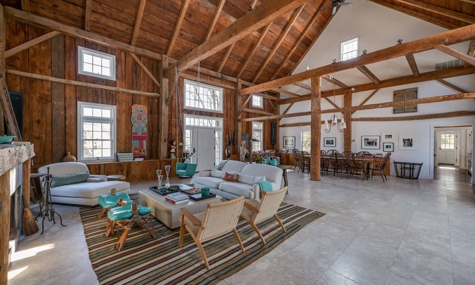 Wainscott Casa | Magnificent Wainscott Summer Rental - 5 Minute Walk to Beach