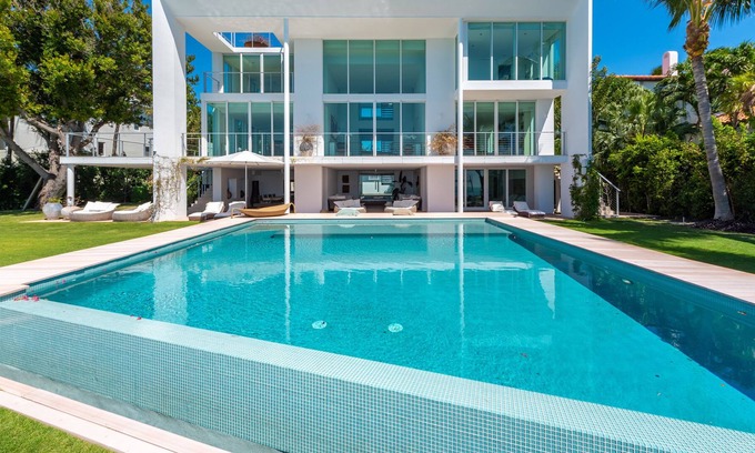 Key Biscayne Villa | Magnificent waterfront residence in Key Biscayne