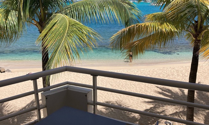 Marigot Apartamento | Magnificent waterfront studio