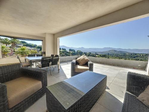 Alata Apartamento | Magnifique appartement au calme avec vue panoramique