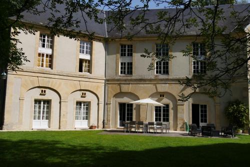 Tilly-sur-Seulles Casa | Magnifique château rénové proche bourg grand parc belle terrasse billard, ping pong, proche Bayeux et plages du débarquement