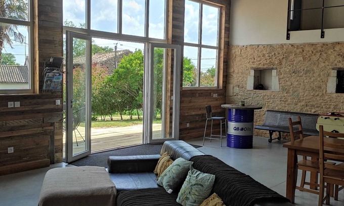 Marcillac Casa | Magnifique Grange Entièrement Rénovée en Pleine Campagne