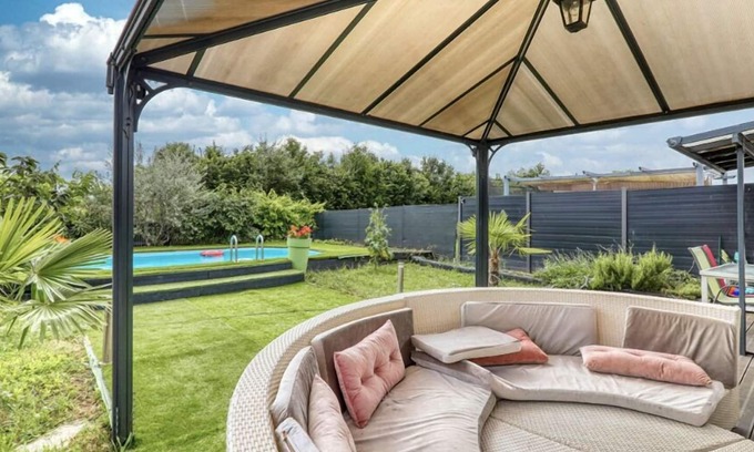 Cebazat Casa | Magnifique Maison, Entièrement Meublée Avec Piscine ,sauna
