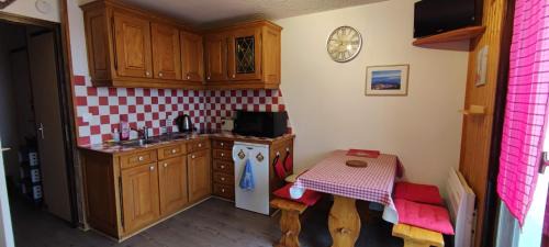 Thollon-les-Memises Apartamento | Magnifique studio style montagnard