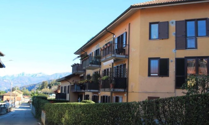 Porto Valtravaglia Apartamento | Magnolia by Interhome