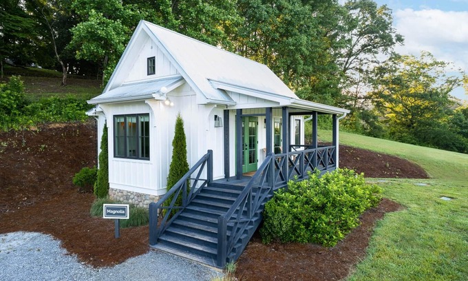 Dillard Cabaña | Magnolia Cottage at Julep Farms