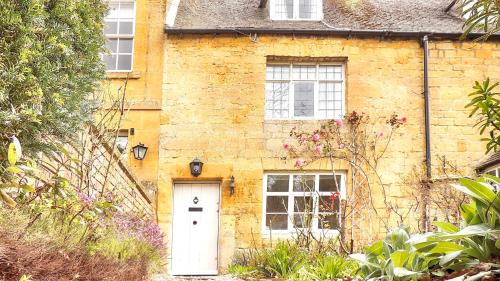 Moreton-in-Marsh Casa | Magnolia Cottage-Exclusive Cotswold Package