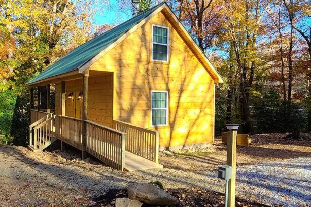 Cosby Casa | Magnolia Den a Pet-friendly Cabin Getaway near Gatlinburg