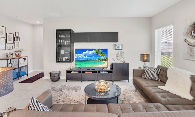 Haines City Casa | Magnolia House, 3BR vacation villa, w/amenities