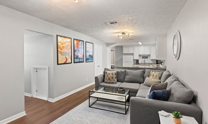 Auburn - Opelika Apartamento | Magnolia Linen Company Unit 11 Downtown Auburn Across from Campus!