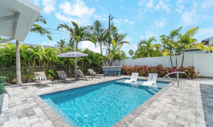 Naples Park Casa | 🏖️Magnolia Manor - Heated Pool - Close to Beach!