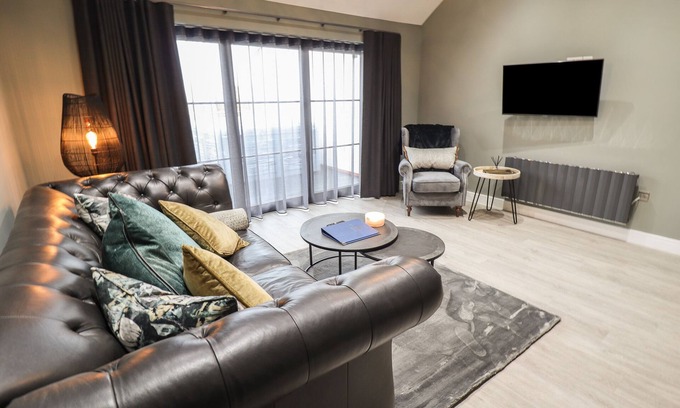 Hull Cabaña | MAGNOLIA, family friendly, with hot tub in Willerby