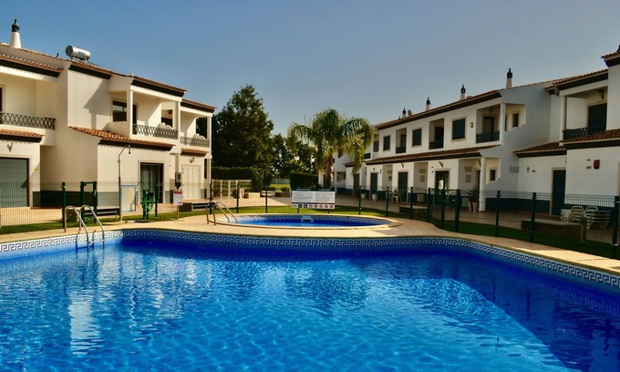 Mosqueira Casa | Magnolia Village A TownHouse w/Swimming-Pool