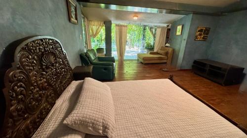 León Hotel | Magnolias Jardin & Boutique Suites