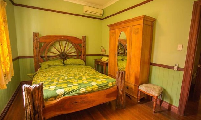 Boyland Otro | Magpie Creek Thoroughbred Farmstay Family Unit