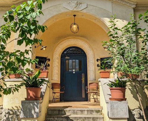 15th District Apartamento | Magyaros-szecessziós Villa