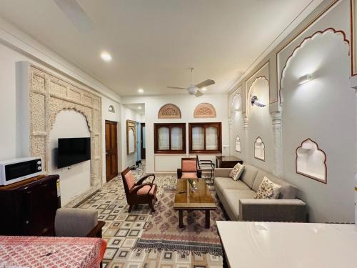 Hauz Khas Village Apartamento | Maharaja Suite -2 BHK Apartment