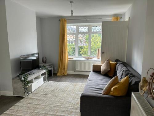 Crawley Casa | Maiden Lane, Crawley Spacious 3BR with Private Patio, great for long stays, contractors