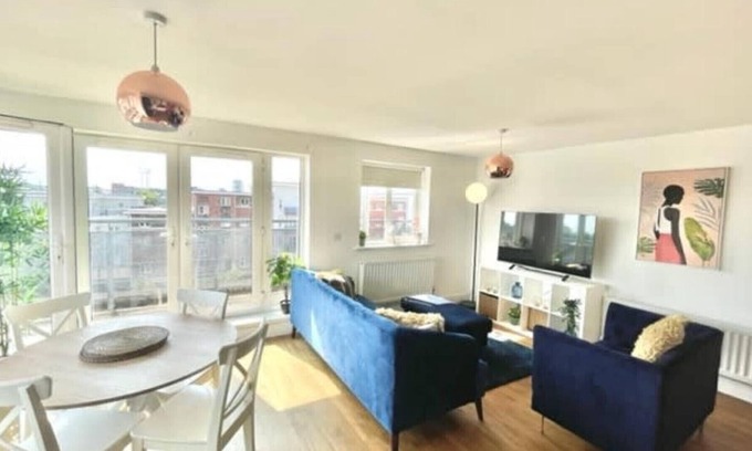 Bray on Thames Apartamento | Maidenhead - Stunning, Spacious - Three Bedrooms (Two Bath) Apartment