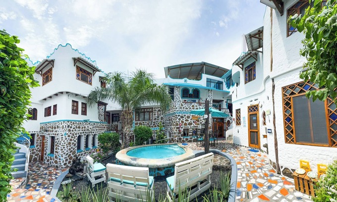 Bahía de la Academia Hotel | Maidith Galapagos Inn