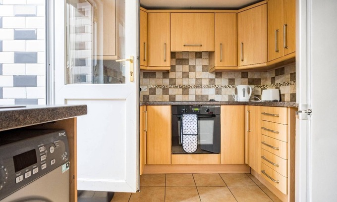Maidstone Casa | Maidstone - Sleeps 6 - Parking - Garden - 96ws