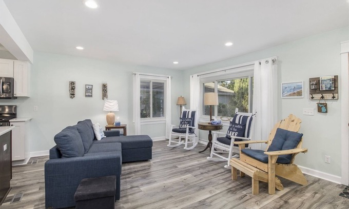 South Haven Casa | Mail Legacy Cottage | Modern Dog-friendly Cottage, Close to Two Beaches