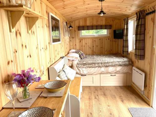Perth Casa | Mailer Farm Woodhead Shepherds Hut - Sleeps 2
