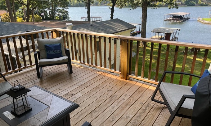 Piney Cabaña | Main Channel Lake Hamilton- private hot tub, firepit, boat dock