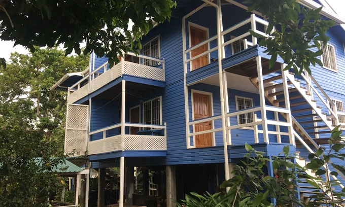 Isla de Utila Apartamento | Main Floor at The Gardens!