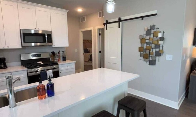 Bettendorf Apartamento | Main Floor charming 2 Bedroom Condo with King master suite in Bettendorf