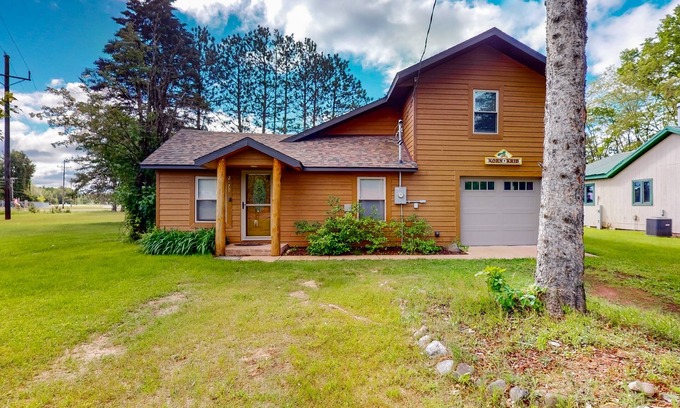 Mercer Casa | Main Level Cozy Home, Conveniently located near downtown by Lakes & Trails.