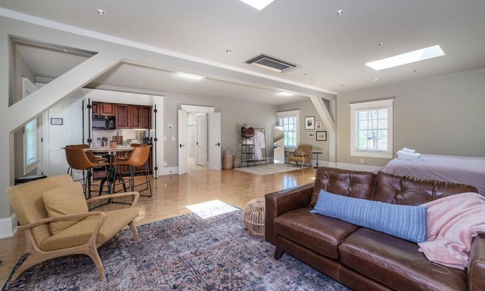 Lexington Apartamento | Main St Lexington Modern Loft APT, walk to WLU VMI