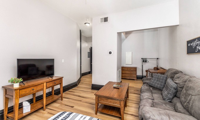 Dubuque Apartamento | Main St. Studio 1BR/1BA